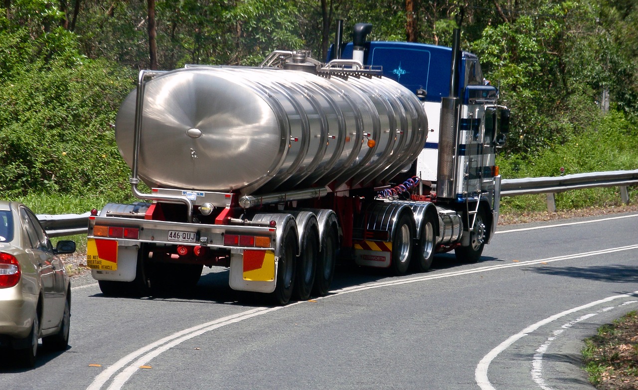 Sewage water removing tanker service
